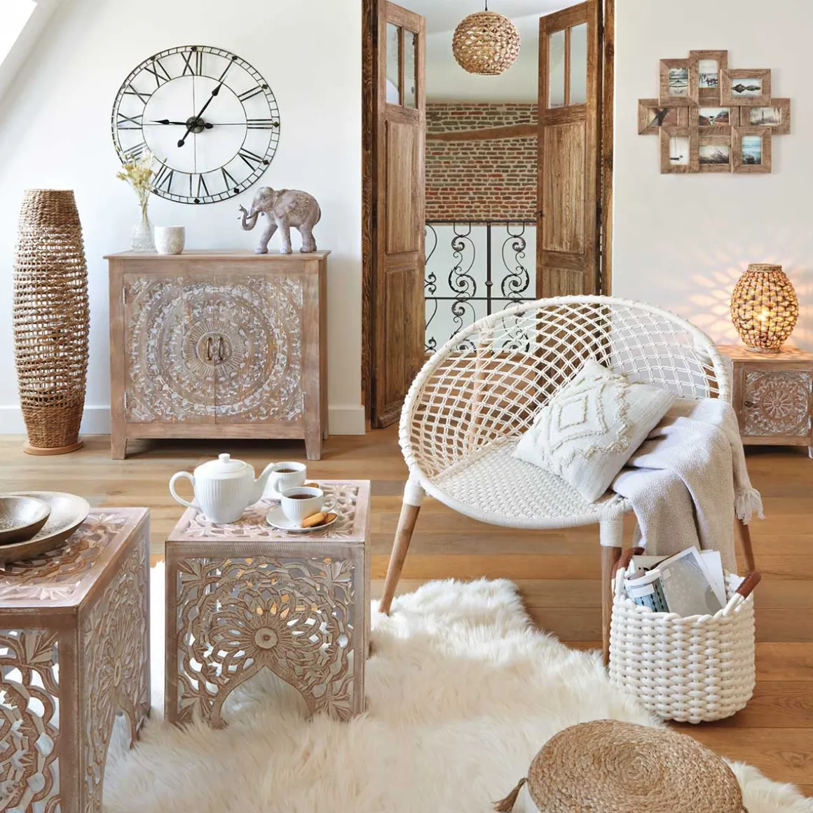 Aparador em madeira mango com 2 portas shirel