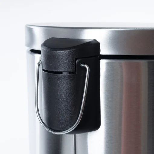 Balde do lixo prateado com tampa soft close 30l