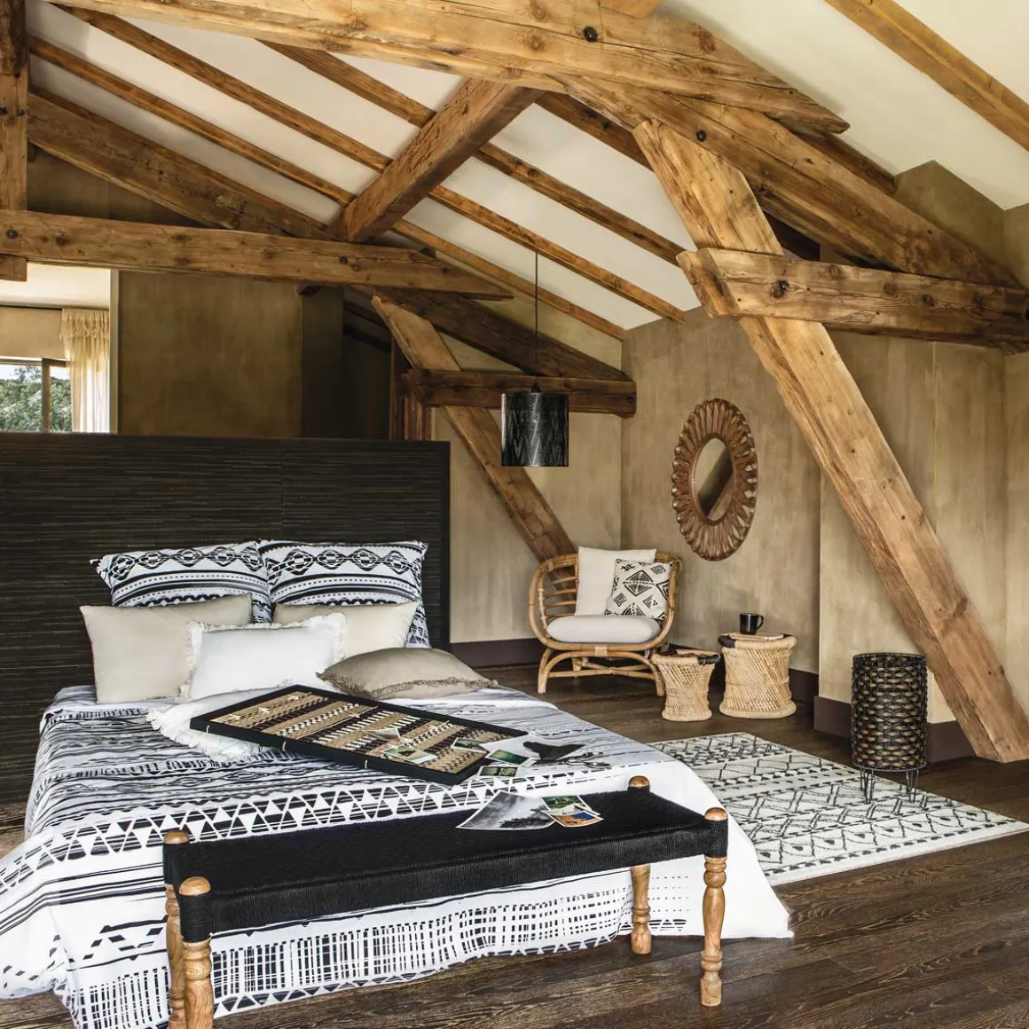 Banco bege em bambu e corda 38cm