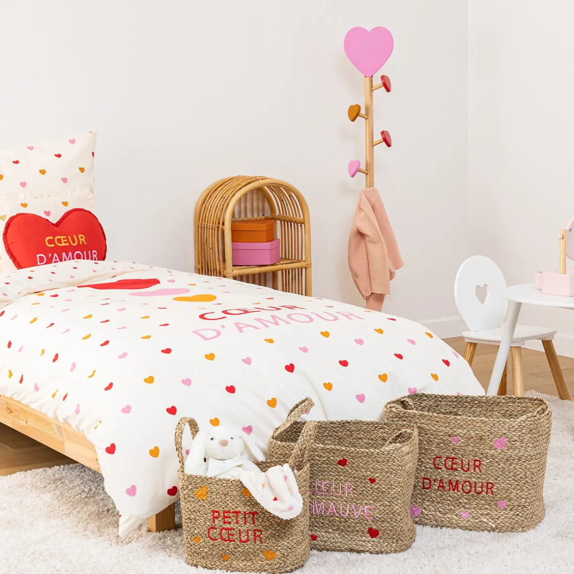 Cabide de pé com corações 135cm