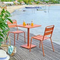 Cadeira empilhável PHUKET terracota de metal