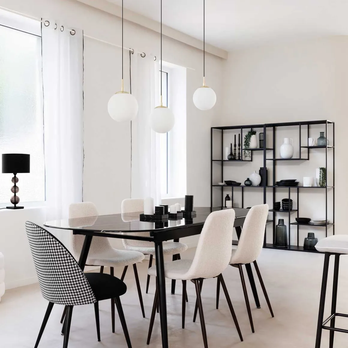 Candeeiro de mesa ALMA preto em metal e vidro