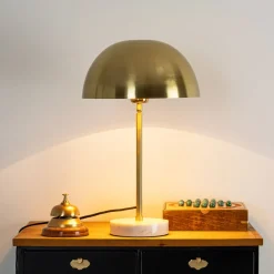 Candeeiro de mesa em metal dourado com base de mármore