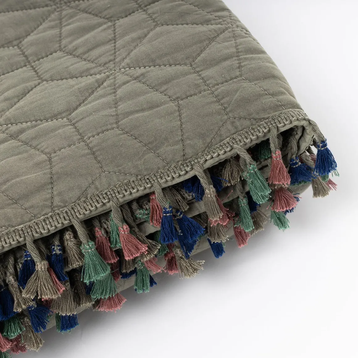 Colcha STONEWASHED verde com franjas 220x240cm