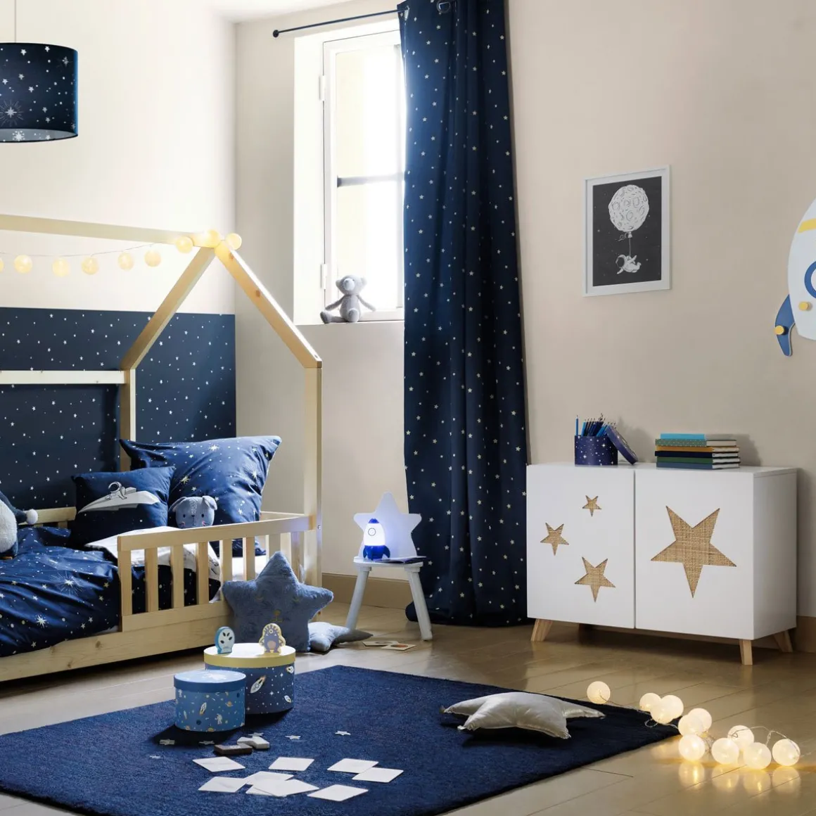 Cortina azul escuro com estrelas 135x260cm