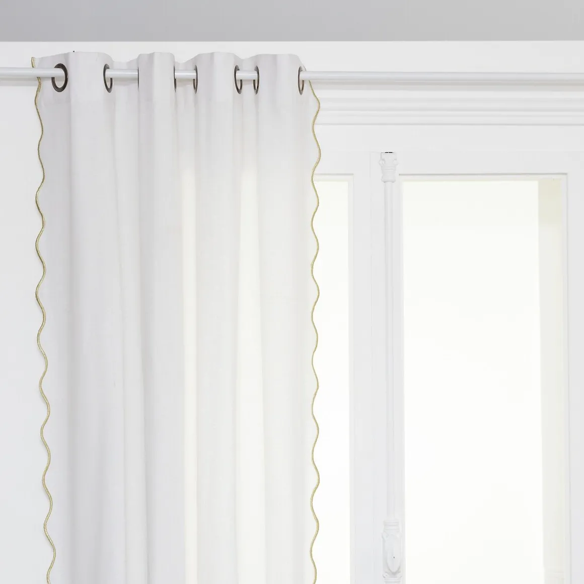 Cortina THE FLORAL branca com costura dourada 140x260cm