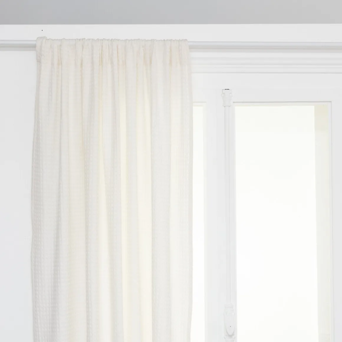 Cortina THE FLORAL waffle branca 130x260cm