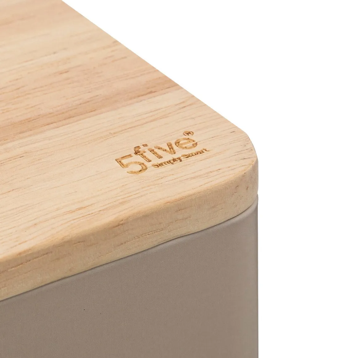 Lata bege em metal para farinha