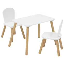 Mesa com 2 cadeiras em branco